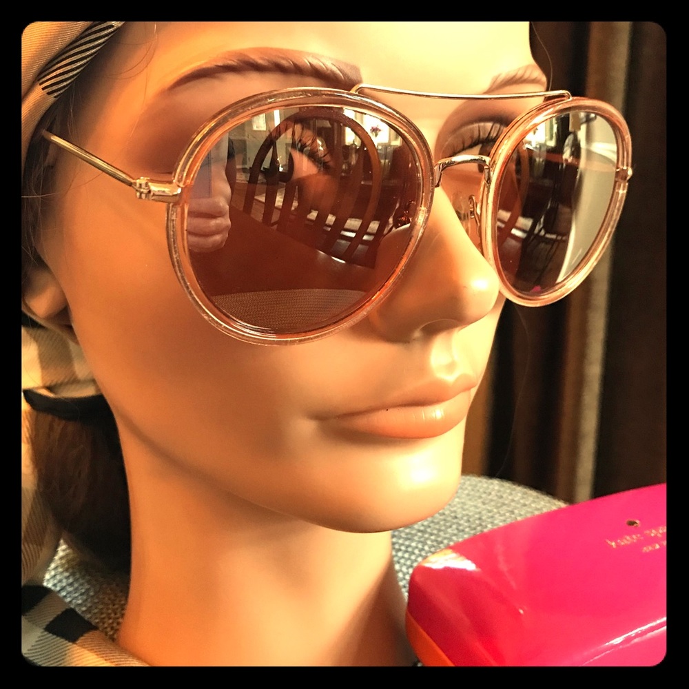 Betsey Johnson rose gold aviator sunglasses 🕶 ☀️